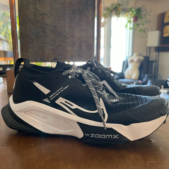 Nike ZoomX Zegama Trail Women’s Size 9 B ~ worn once - Picture 16 of 16